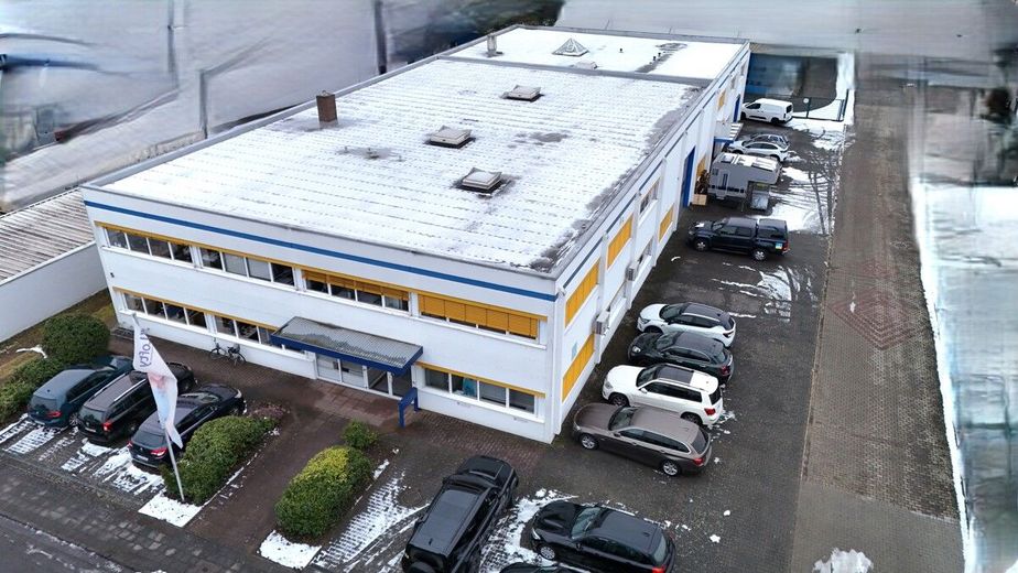 Attraktives Investment: Büro- und Lagerflächen mit konstanten Mieteinnahmen – Frontansicht
