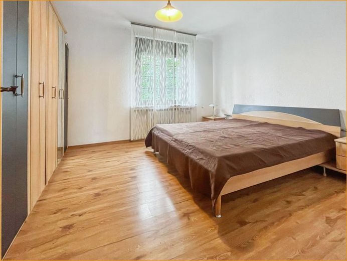 Solides Zweifamilienhaus in zentraler Lage im Duisburger Norden – Schlafzimmer