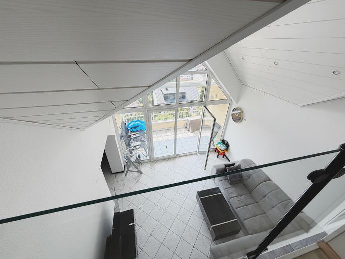 Appartement-galerie de 3 pièces avec deux loggias, balcon et vue dégagée sur Höchst. – Galerie-Ansicht