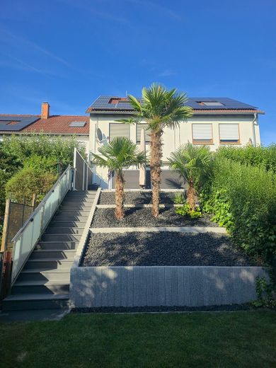 Modernisiertes Reihenmittelhaus mit Doppelgarage, PV-Anlage, Klima und hochwertiger Ausstattung – Foto 2