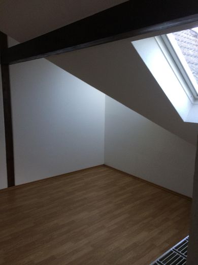 Schöne helle Dachgeschosswhg im Einfamilienhaus in Ehrang 3 ZK, großes Bad, großer Balkon – Wohnen/Essen