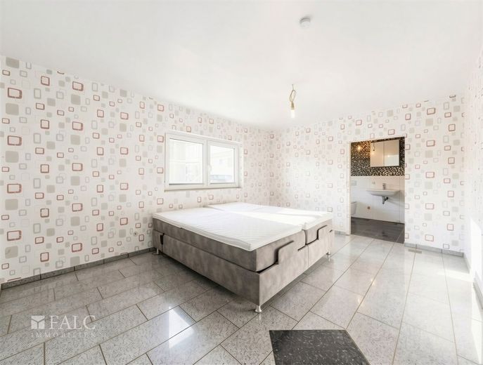 Moderner Bungalow mit großzügigem Garten und Garage – Schlafzimmer