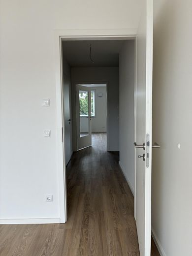 Schöne Neubauwohnung im Stadtzentrum – Flur