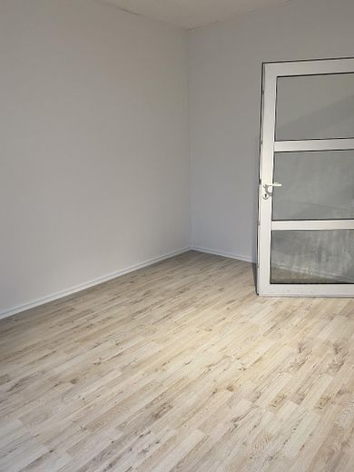 3-кімнатна квартира з вбудованою кухнею, ванною, великим балконом – Schlafzimmer 1