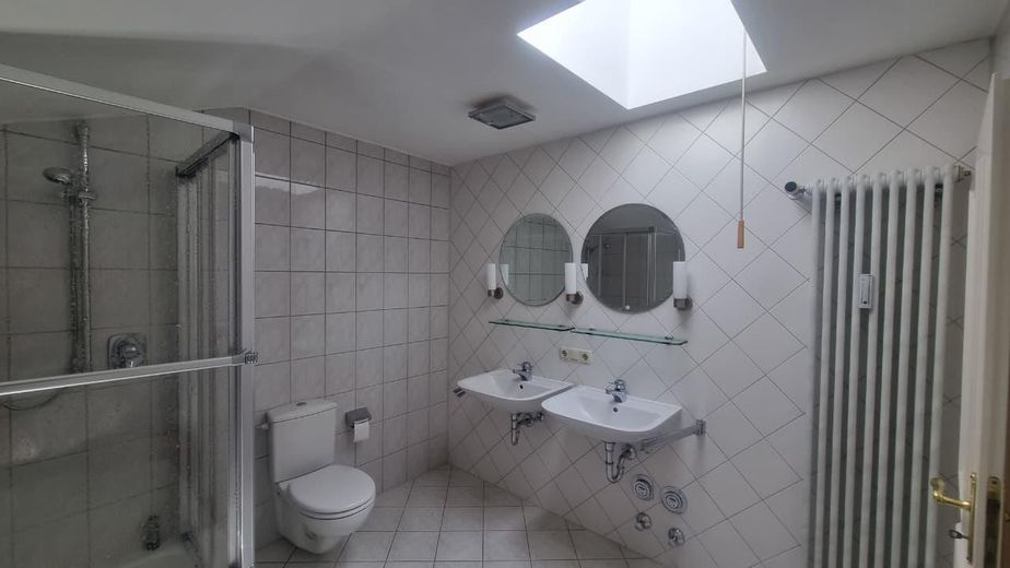 Sehr schöne, ruhige Wohnung in Top-Lage – Bad (1)