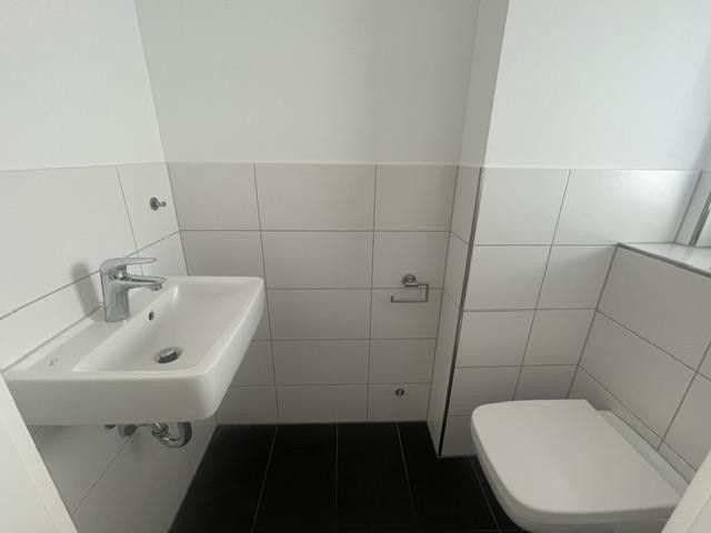 Provisionsfrei: Familienhaus in Langenfeld-Immigrath mit 4 Schlaf-/Arbeitszimmern – Gäste-WC
