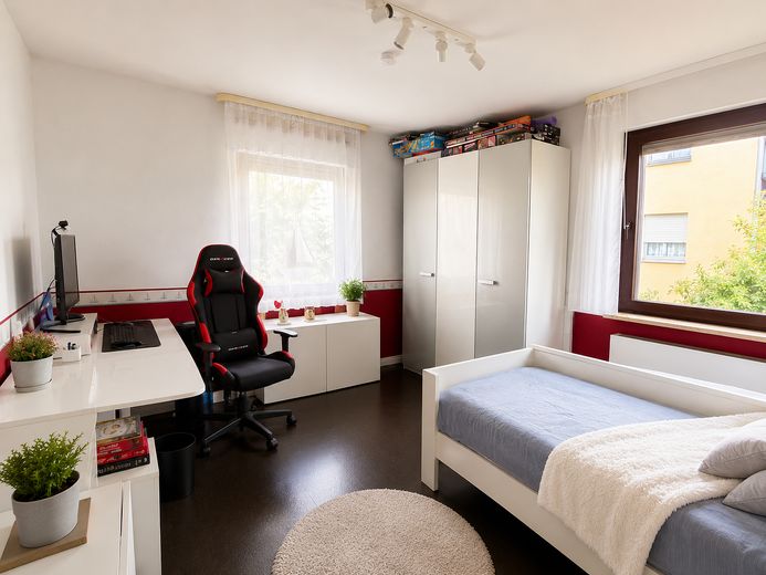 Haus (EFH auf 1052m² Grund) separater ELW auf traumhaften Grundstück, Doppelgar., Baumh. & Seilbahn – Kinderzimmer EG