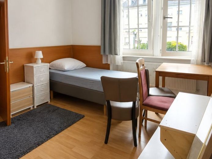 Voll ausgestattete, möblierte Wohnung in Top-Lage von Karlsruhe zu vermieten. – Foto 1