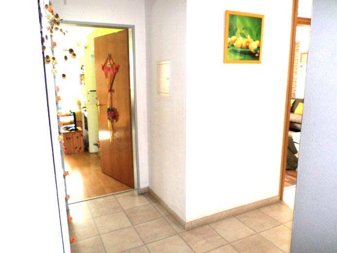 Stilvolle 3 Zimmer-Wohnung mit Balkon und EBK in der Kemptener Innenstadt. – Flur