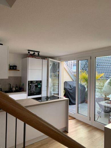 Moderne 4-Zi.-Maisonette mit Wärmepumpe, Einbauküche & Aufzug in Metzingen-Mitte – Foto 3
