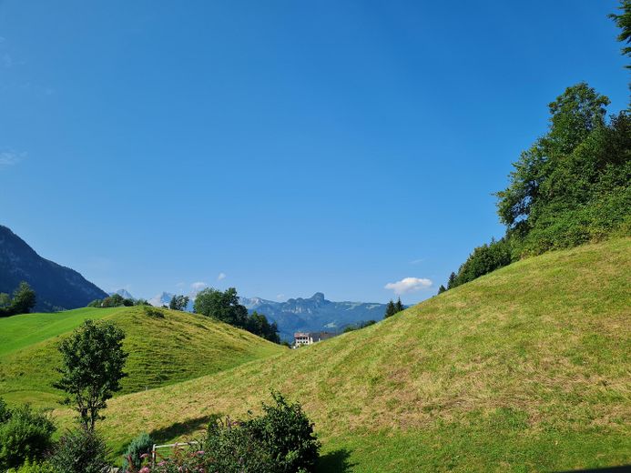 Detached house designed for two generations with mountain views in a sunny location – PRIVATE SALE – Ausblick vom Hauptbalkon