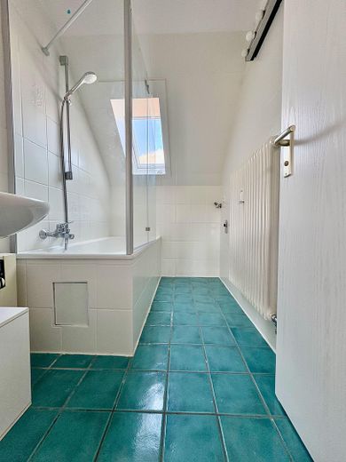 HELLE 3 Zimmer Wohnung - Erstbezug nach Renovierung – Badezimmer