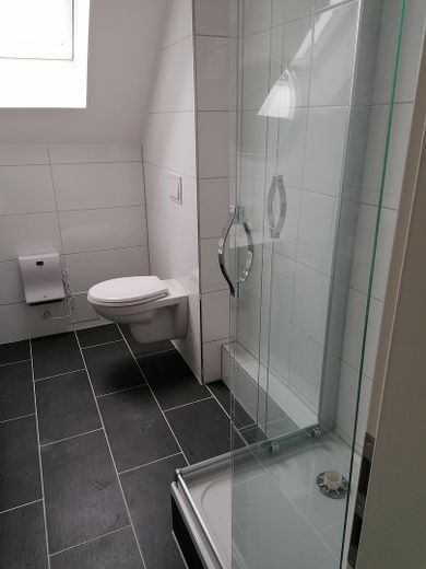 NIET GESCHIKT VOOR GEZINNEN! WG-kamer op toplocatie nabij Keulen in het centrum van Leverkusen-Opladen, eerste bewoning – Foto 6