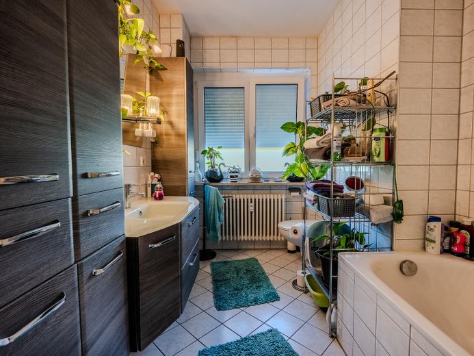 104 m² Wohnkomfort in ruhiger Lage – 3 Zimmer, Balkon & Stellplatz – Badezimmer