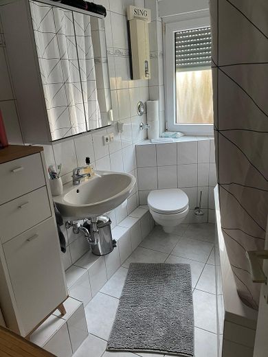 Badezimmer mit Badewanne