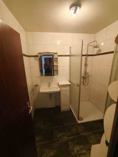 Freshly renovated 2-room condominium with winter garden, underground garage and view of greenery – private sale without broker commission – Foto 12