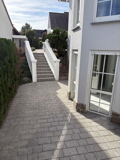 Bright, welcoming garden-level apartment in Zornheim – Photo 2