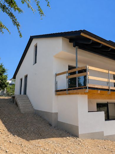 2-Zimmer-Maisonette-Wohnung (81m²) in Kösching mit Balkon (Erstbezug nach Kernsanierung) – Außenansicht 2