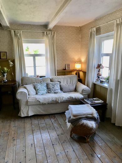 SEMPLICEMENTE HYGGE – storico casale con tetto di paglia e tanto spazio per le vostre idee – Wohnzimmer