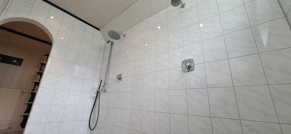 Zweifamilienhaus plus Appartement - Provisionsfrei – Dusche Sauna
