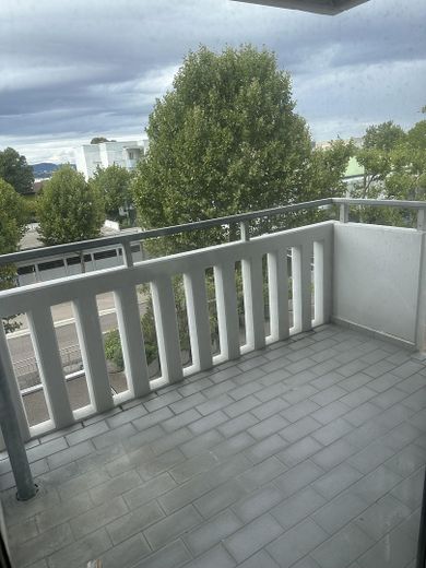 Prima occupazione dopo ristrutturazione – appartamento di 3,5 locali con cucina componibile – Balkon Essbereich