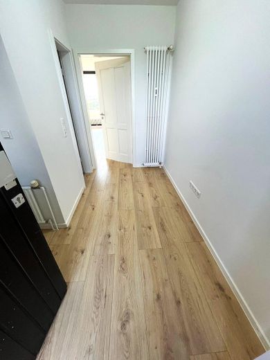 ¡Se alquila apartamento de 1 habitación recién renovado! (Clase de eficiencia energética D-190 kWh/(m²a)) – Flur