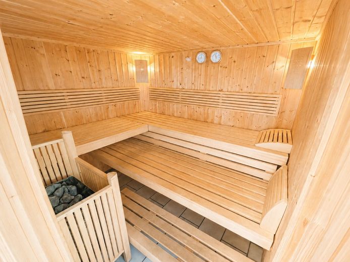 Urlaub beginnt hier - helle Ferien-Wohnung mit 
Balkon &amp; Sauna an der Nordsee in Dorum-Neufeld – Wellnessbereich mit Sauna und Solarium