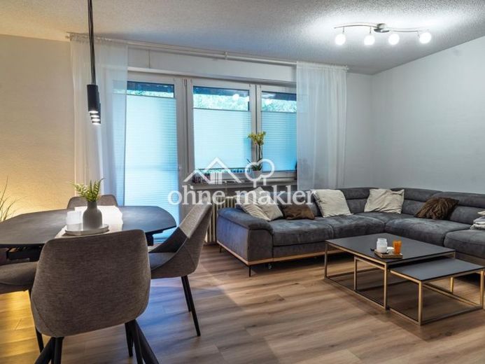 Einziehen und wohlfühlen: komplett sanierte 3-Zimmer-Wohnung mit Balkon und Garage – Foto 1