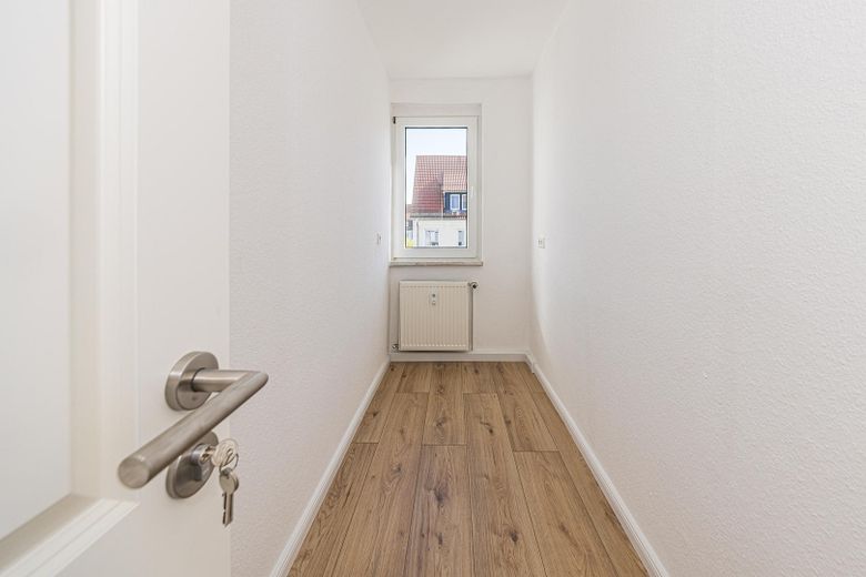 **متاحة فورًا **مجددة**دون عمولة** شقة من 5 غرف – Arbeitszimmer