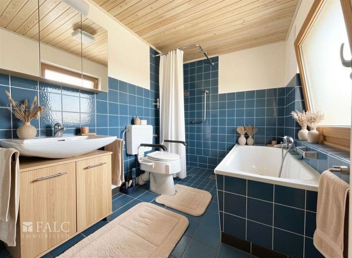 Ein Zuhause für Generationen - Zwei Häuser mit vielfältigen Möglichkeiten – Badezimmer