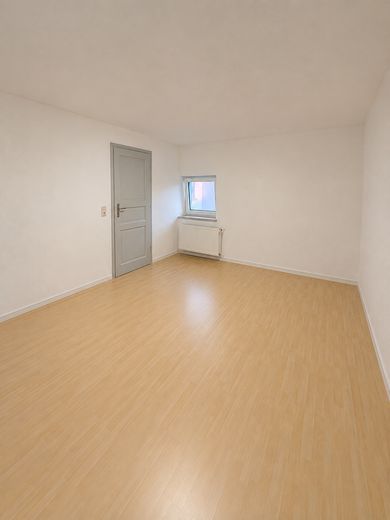 3 Zi Wohnung, WG-geeignet, Einbauküche & Duschbad – ideal für Studenten, 4.OG im Dachgeschoss – Schlafzimmer 1