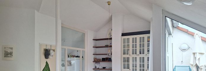 Traumhafte 2-Zi Dachgeschosswohnung mit Loggia im Grünen, freigestellt – Wohnbereich 1