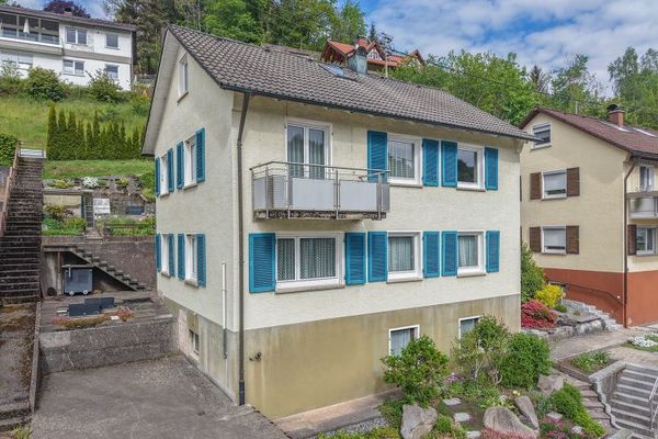 Zweifamilien-/Mehrgenerationenhaus mit Potential in Aussichtslage von Lauterbach