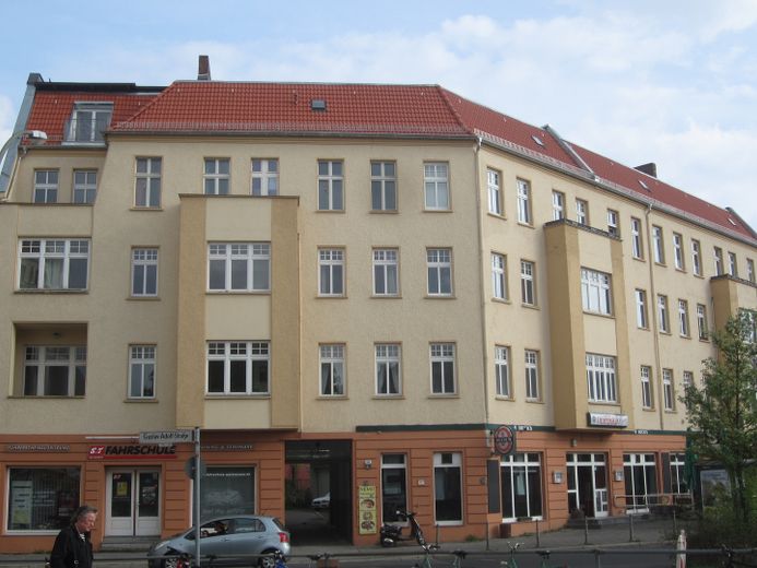 Provisionsfrei: Verkehrsgünstig gelegenes Büro mit 4 Zimmern, Vollbad Balkon am Nordrand Prenzl Berg – Straßenansicht