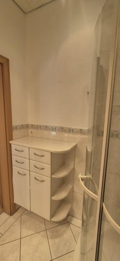 120 m² का गर्म विंटरगार्डन, टैरेस और बगीचे सहित – Schleswig में असाधारण अपार्टमेंट – Wasch- und Trockeraum