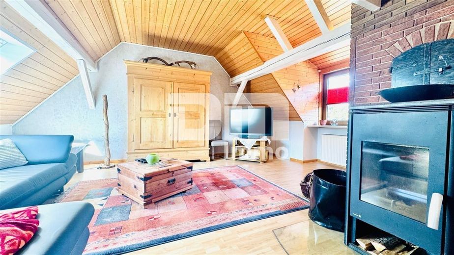 Saniertes Fachwerkhaus mit Scheune in gesuchter Lage – Gebäude 1 DG Dachstudio 1 / Wohnzimmer