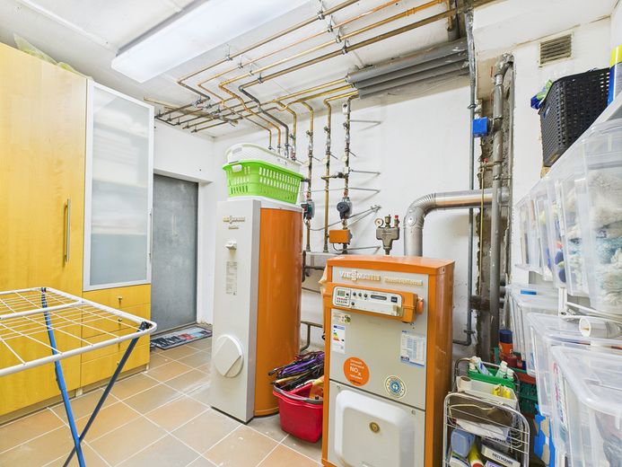 Helle Doppelhaushälfte mit Wintergarten und Einliegerwohnung in familienfreundlicher Lage – Foto 17