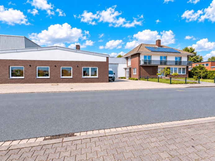 Wohnen & Gewerbe in Oelde – 240m² Wohnfläche + 500 m² Gewerbefläche – Foto 1