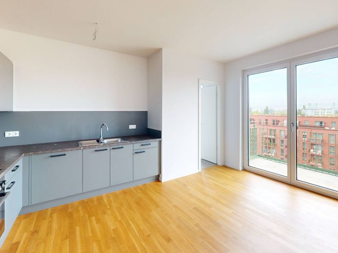 **Kentsel yaşam cennetiniz: Berlin-Lichtenberg'de 3 balkonlu geniş 3 odalı daire** – Ansicht VI: Wohnzimmer mit of…