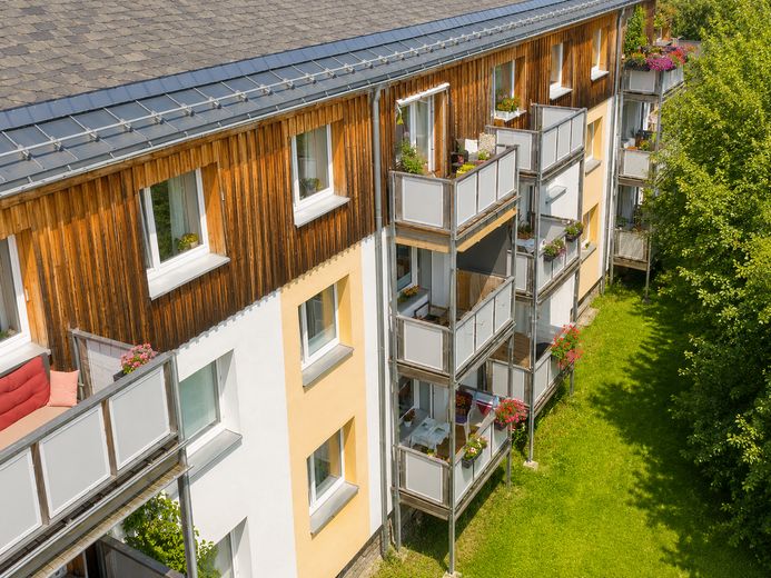 Kurort Oberwiesenthal: Attraktive 3-Zimmer-Wohnung mit Balkon – ruhig und zentrumsnah – Hausansicht