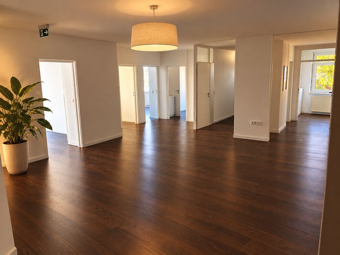 Öhringen’in kalbinde 150 m² – muayenehane/ofis alanı veya gelecekte konut olarak kullanma olanağı – Fotoğraf 1