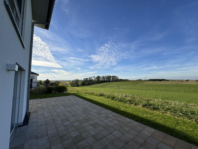 Aussicht ins Grüne! Lichtdurchflutetes Massivhaus in Bihlafingen, provisionsfrei – Terrasse, West-Nord-Aussicht
