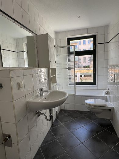 شقة تمليك من 3 غرف شاغرة للسكن في مركز-غرب – Badezimmer