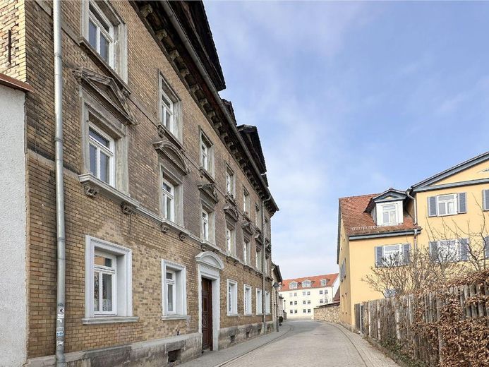 Charmante 2-Zimmer Dachgeschosswohnung in Jena-Wenigenjena – Ruhige Einbahnstraße