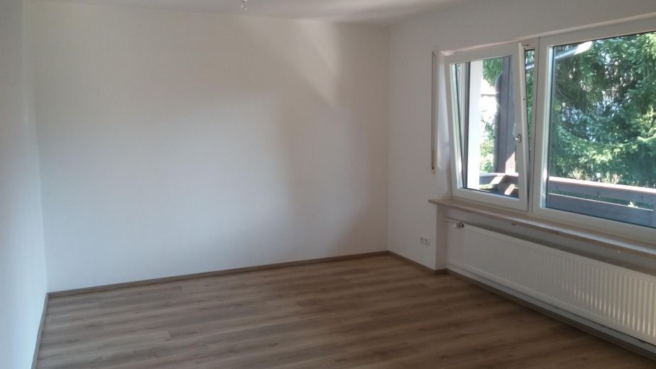 Zur Kapitalanlage! Inzell - zentrale, sonnige 2-Zimmer-Wohnung - provisionsfrei! – Wohnzimmer