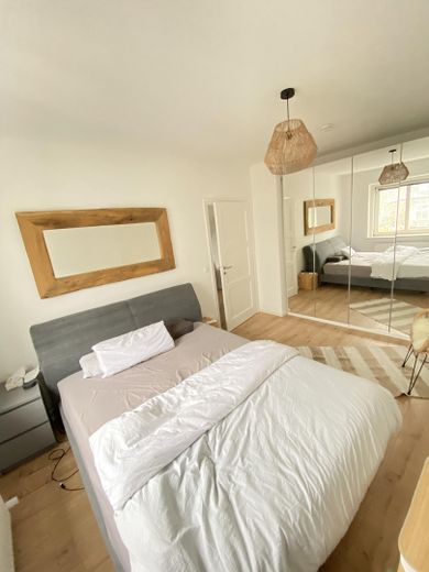 شقة مفروشة مشرقة وعصرية من غرفتين (51 m2) للتأجير من الباطن – Schlafzimmer