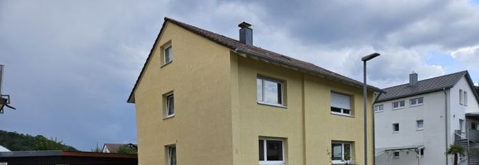 Отдельно стоящий двухквартирный дом в предпочитаемом месте на окраине населённого пункта, 75203 Кёнигсбах-Штайн