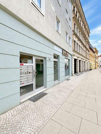 Aufgepasst! Sanierte 2-Raumwohnung mit Balkon in der Mansfelder Straße! – Hauseingang