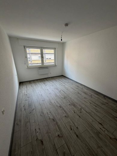 Gerenoveerd 2-kamerappartement met balkon en inbouwkeuken – Foto 11