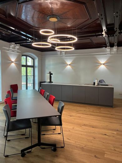 Praxis- oder Gewerbeimmobilie 93,2m² in Buckau – frisch-sanierter Erstbezug – Festsaal 